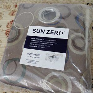 SUN ZERO Blackout Tan w/ Circles 100x84 pull wand